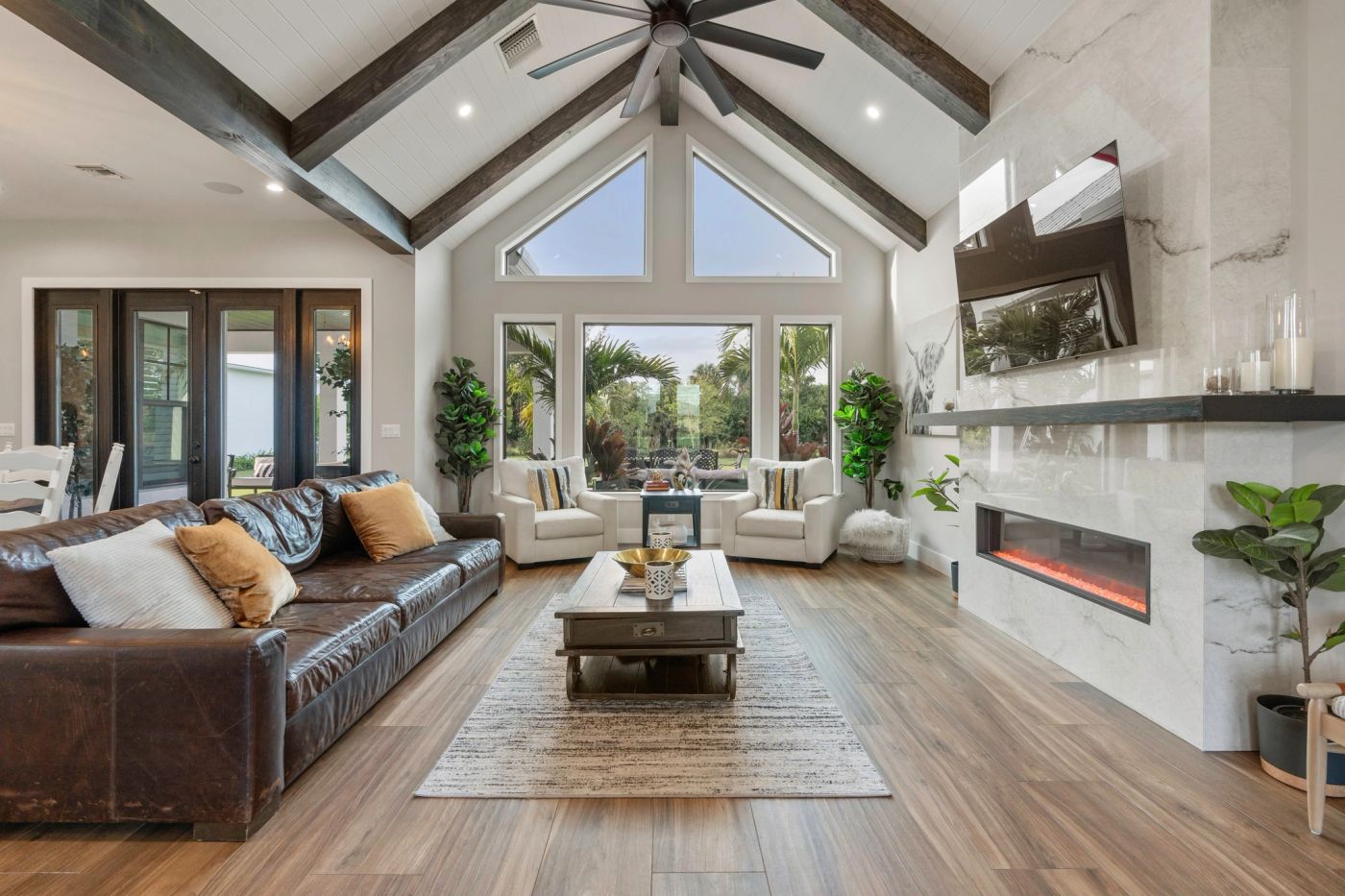 Custom great room by Inlet Construction